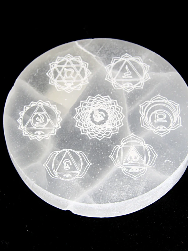 Base em selenita concebida para colocar cristais