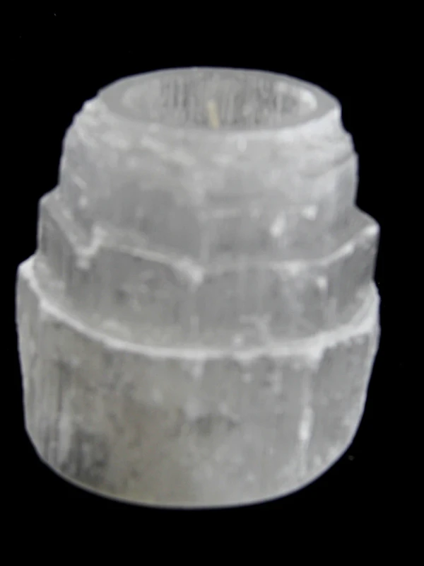 Castiçal em selenita em forma de torre