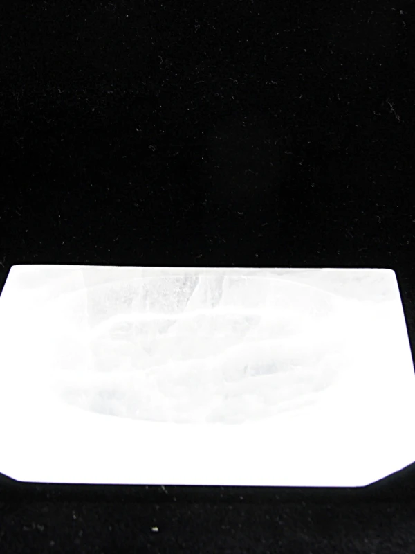 Taça em selenita com formato retângular