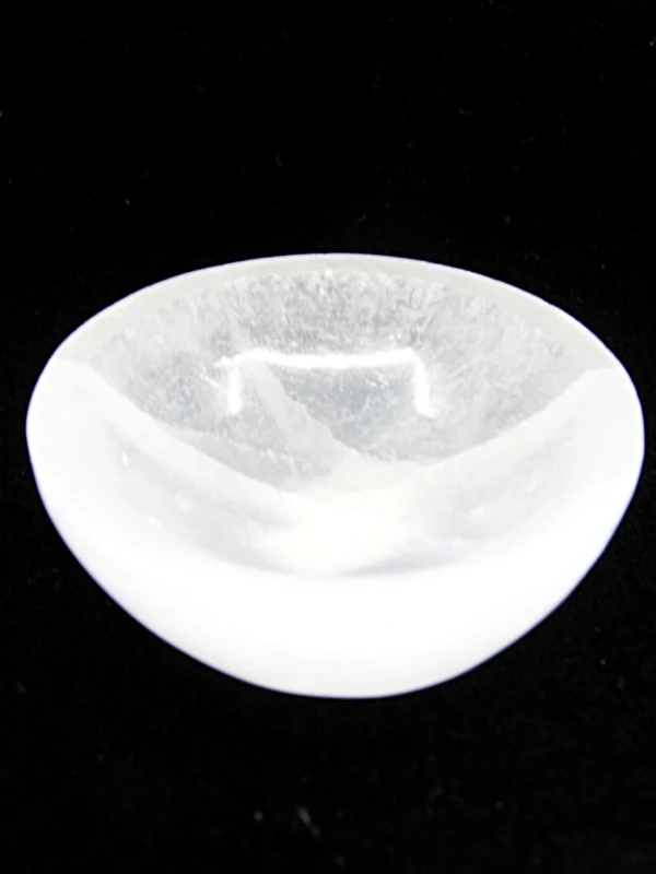 Taça em selenita é ideal para apoiar cristais