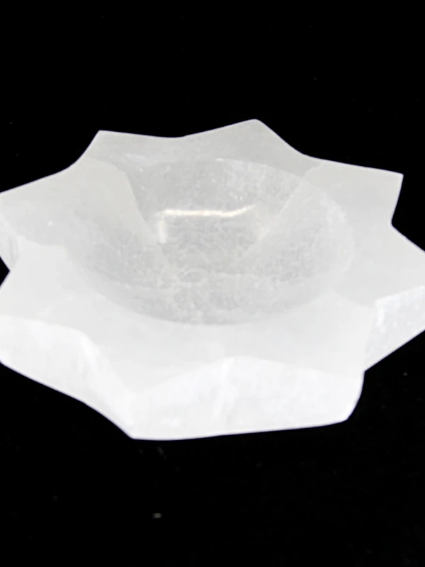 Taça em selenita com formato de estrela de 6 pontas