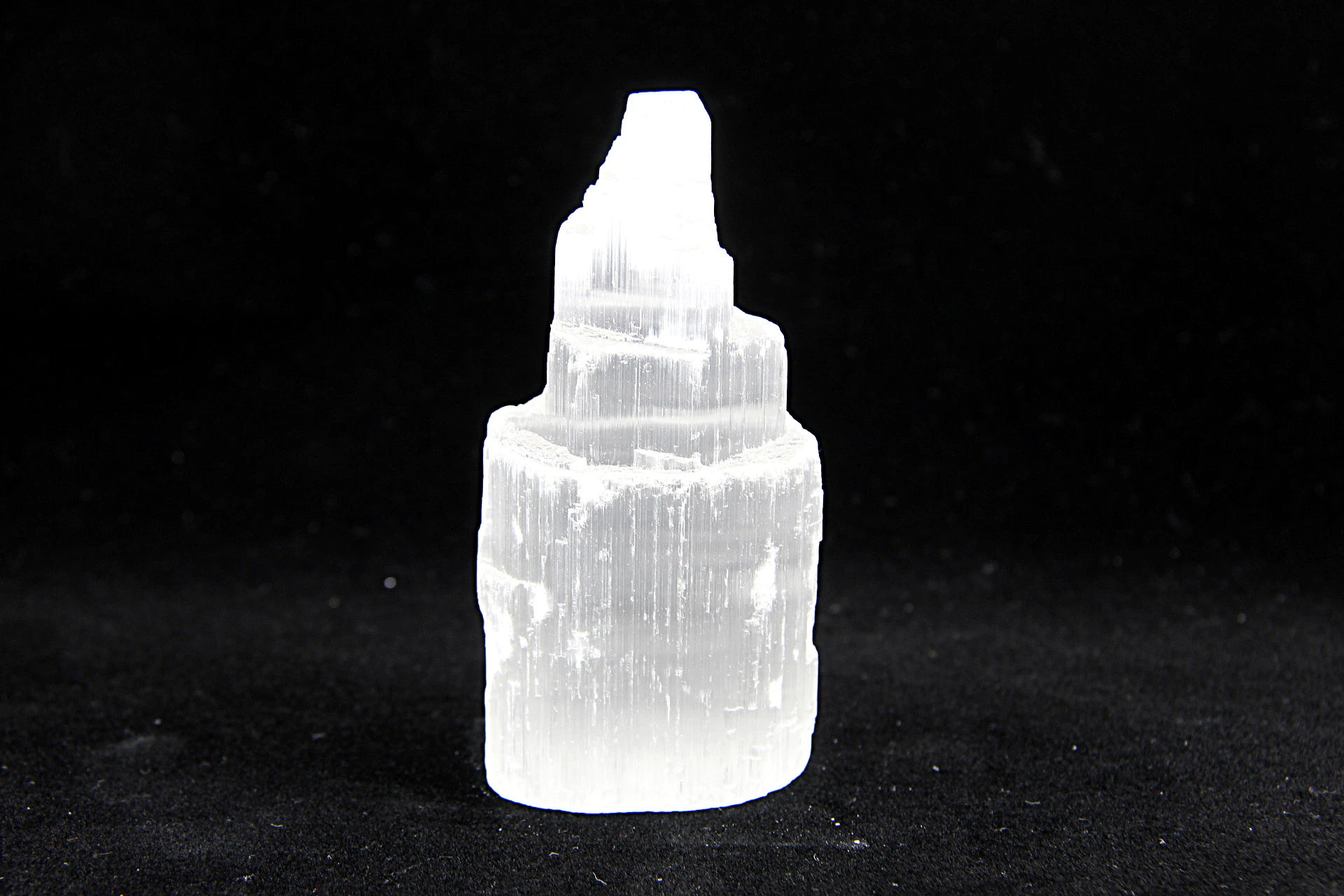 Torre em selenita disponível em vários tamanhos