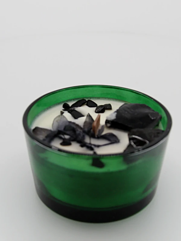 A vela floral com cristal – Cavaleiro é feita com cera vegetal