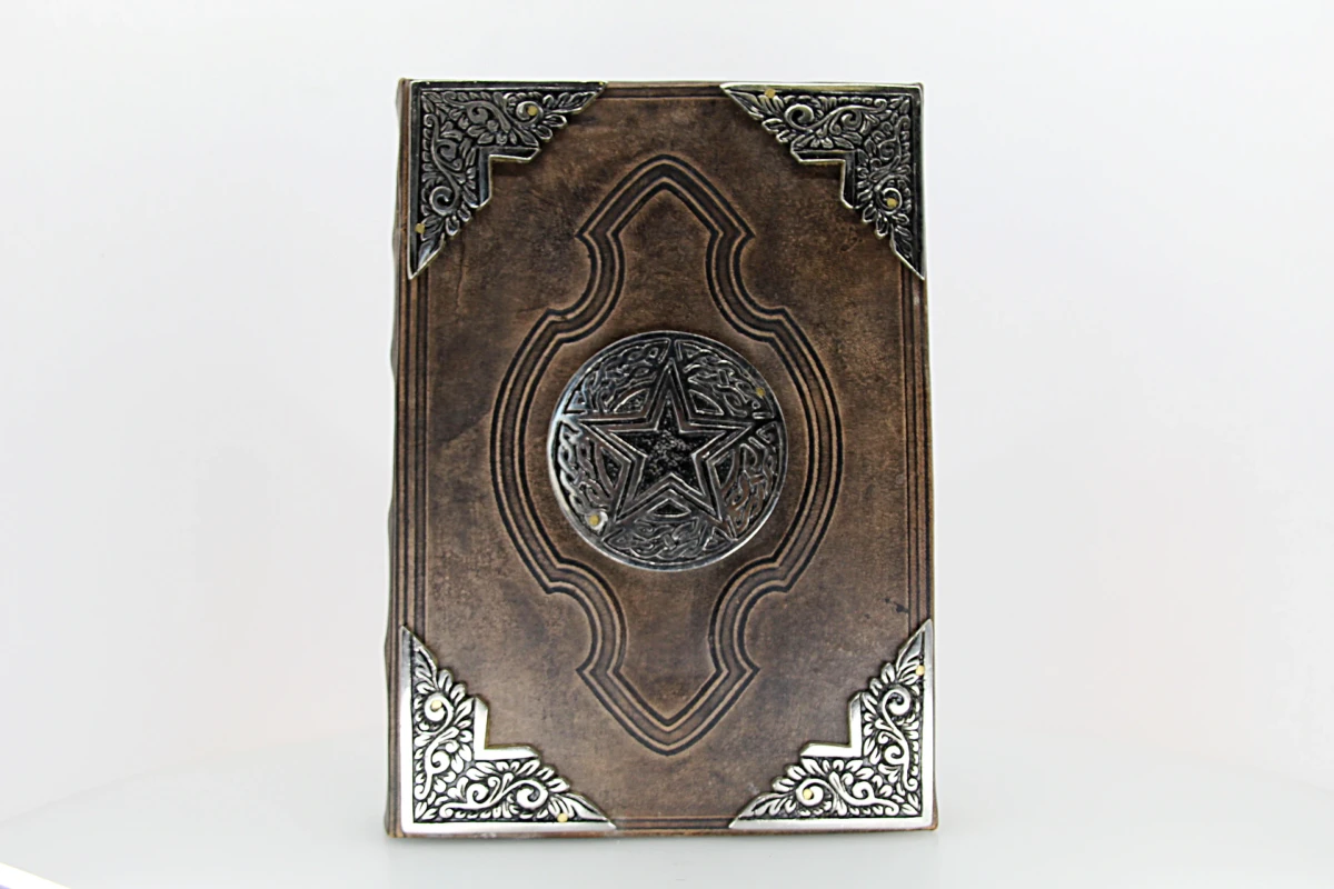 Caderno com símbolo do pentágono/pentagrama