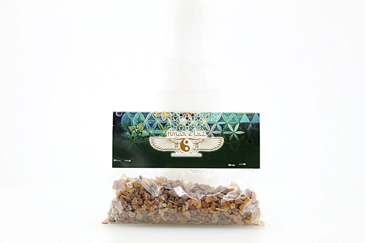 A mirra em grão é uma resina perfumada de origem oriental que tem utilidade espiritual.