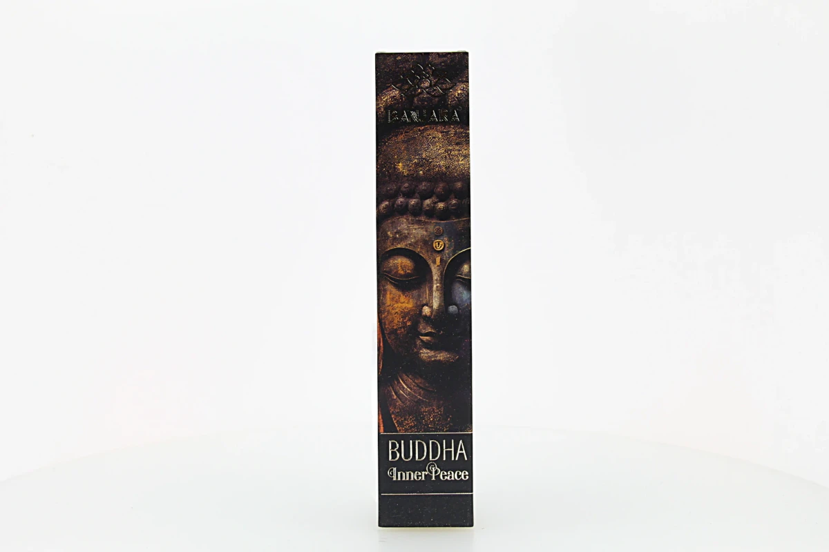 O incenso Banjara Buda é originário da Índia e produzido artesanalmente por artesãos da comunidade tribal Banjara