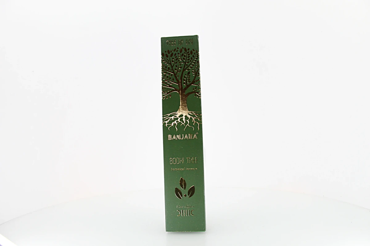 O incenso Banjara Tree of Life Baobab é originário da Índia e produzido artesanalmente por artesãos da comunidade tribal Banjara