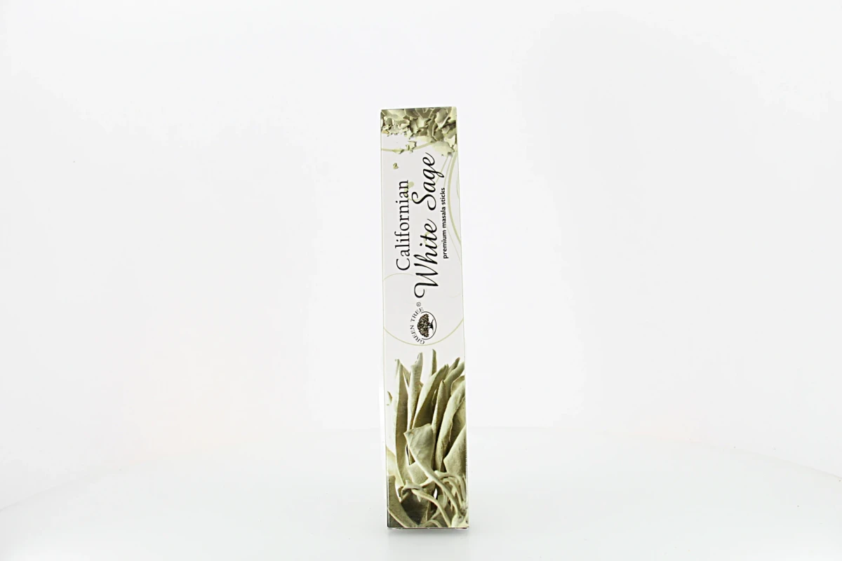 O incenso Green Tree Califórnia Sálvia Branca é originário da Índia e produzido com ingredientes 100% naturais. Enrolado à mão