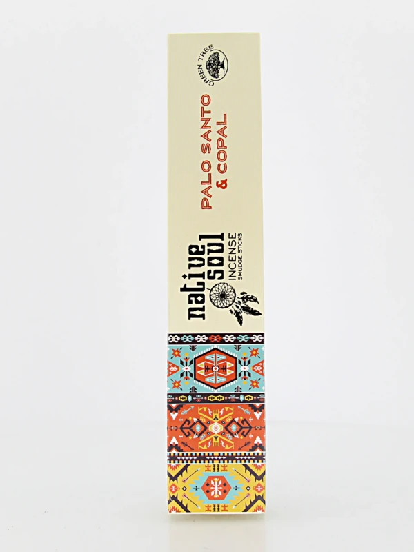 O incenso Green Tree Native Soul Copal & Pau Santo vem da Índia e é 100% natural. A sua fragrância combina aromas tradicionalmente associados à purificação e renovação energética
