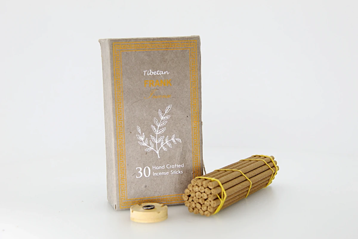 O conjunto de incenso tibetano tem origem nos Himalaias e é produzido artesanalmente com ingredientes naturais. Apresenta uma fragrância autêntica e envolvente