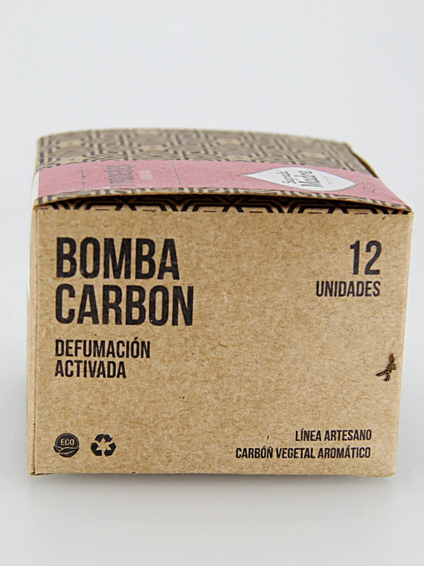 através da libertação de fumo aromático que ajuda a purificar