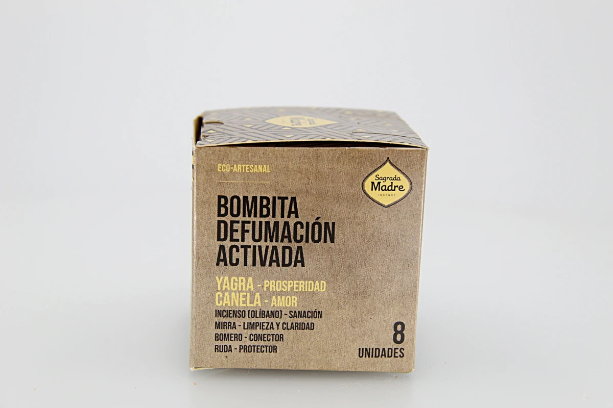 através da libertação de fumo intenso que ajuda a purificar