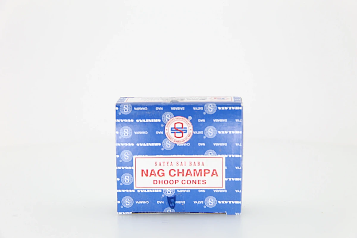 O incenso Nag Champa Azul em cones é elaborado com base em madeiras sagradas