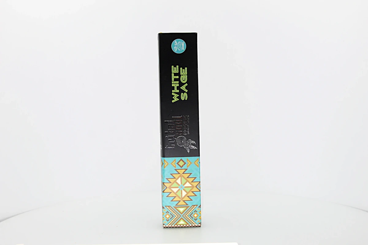 O incenso Tribal Soul Sálvia Branca é elaborado com ingredientes naturais