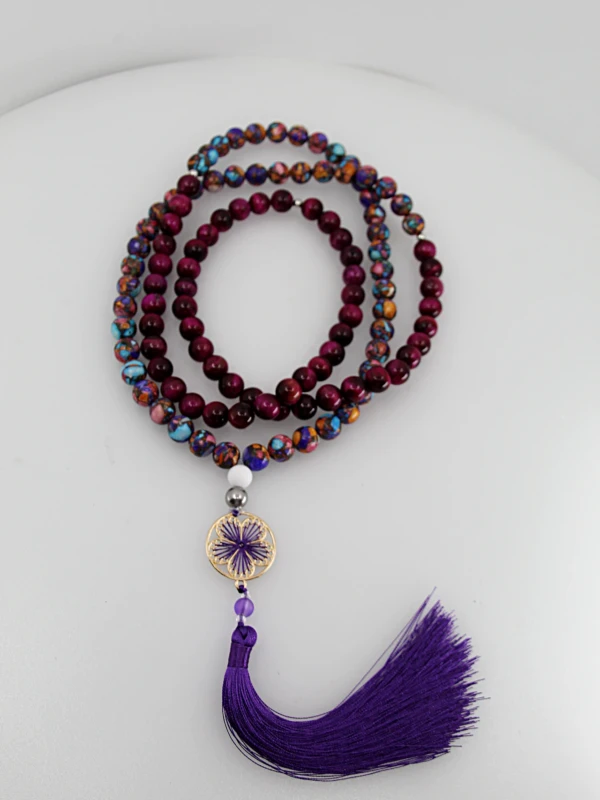 Um japamala é um cordão de contas utilizado na meditação