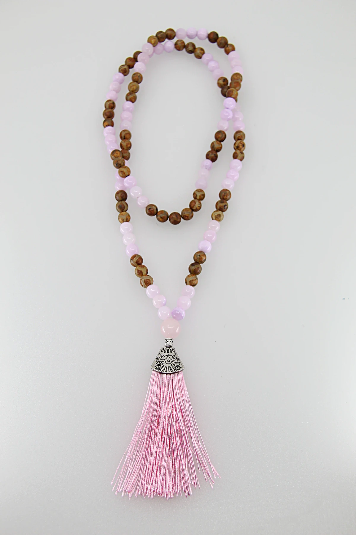 Um japamala é um cordão de contas utilizado na meditação